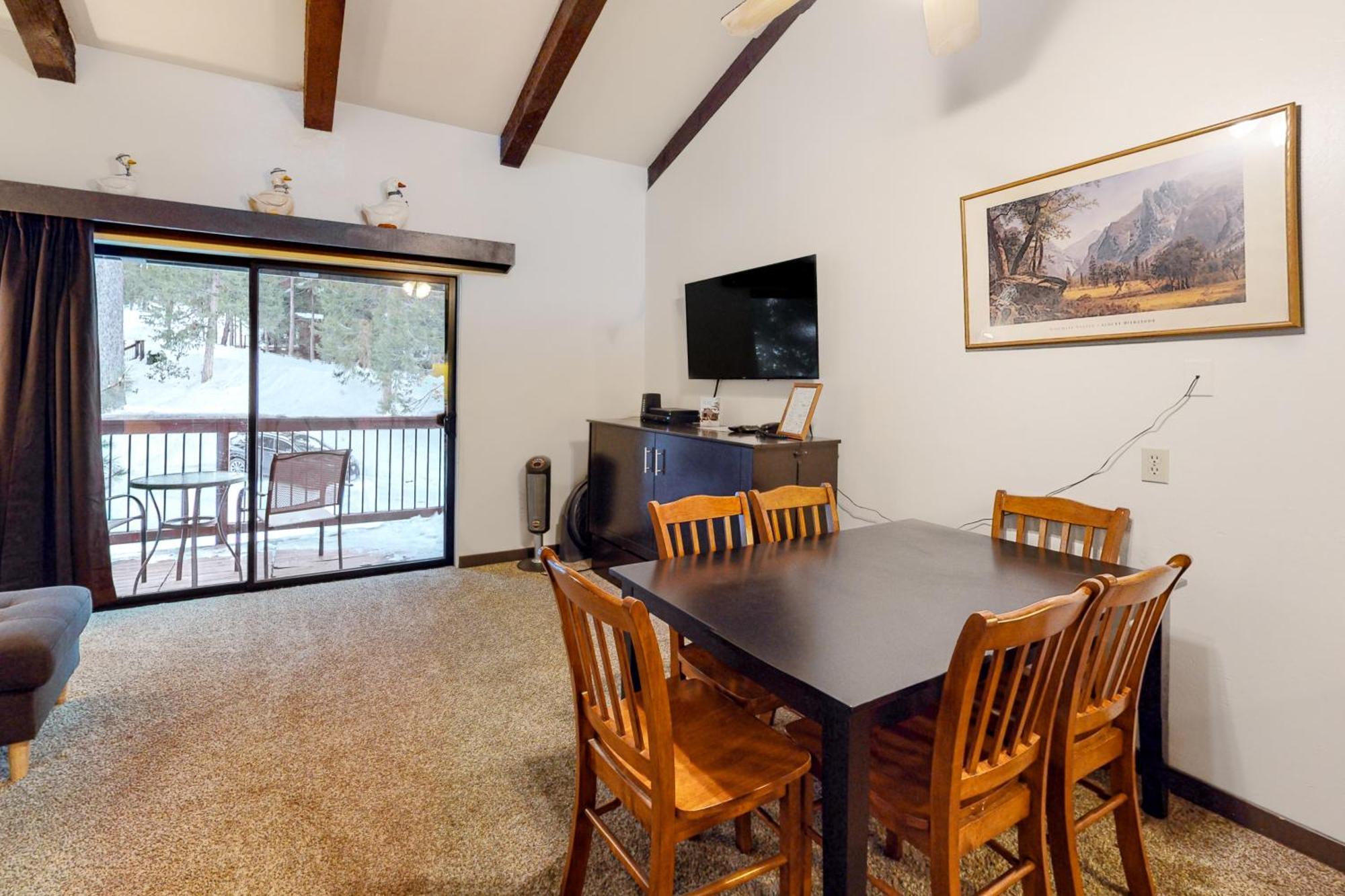 Yosemite West Condos Room photo